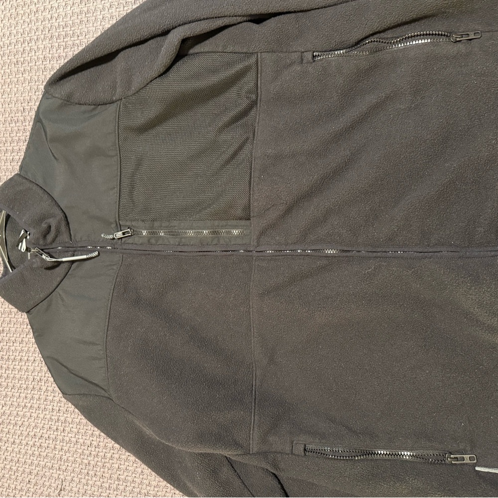 Under Armour Men's Black Performance medium heavy Jacket